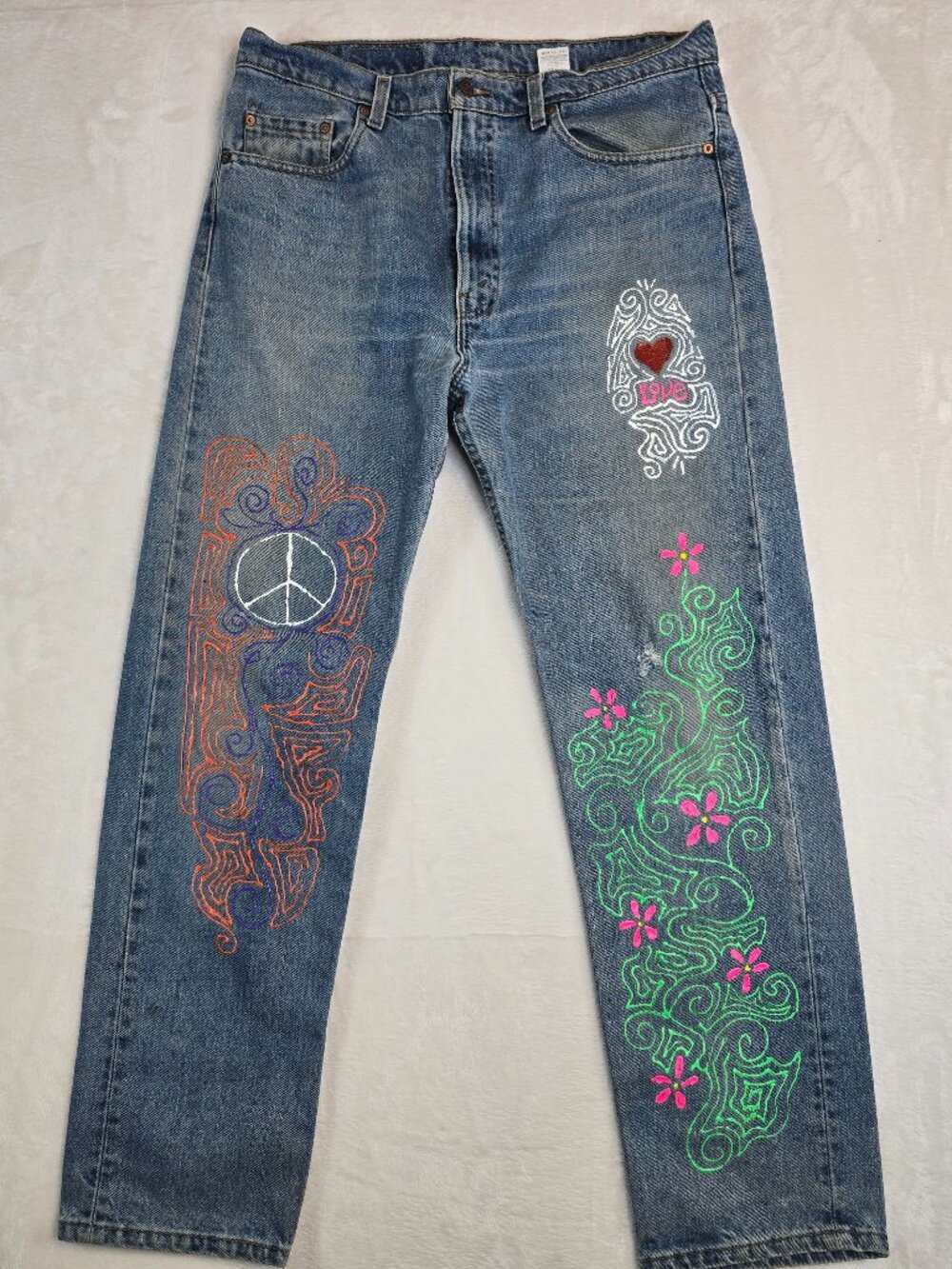 VTG Levis 505 Mens 38x32 USA Regular Fit Straight Leg Medim Wash Printed Graphic